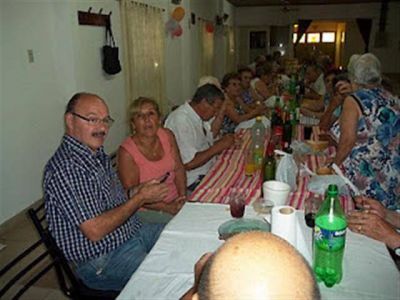 LUJ�N - LOS ABUELOS DEL CENTRO DE JUBILADOS JUAN XXIII RECIBIERON CON UN ALMUERZO AL SUBSECRETARIO DE POLITICAS SOCIALES