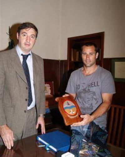  EL DOCTOR OSCAR LUCIANI DECLARO DEPORTISTA ILUSTRE DE LUJAN  A MAURICIO �PACO� GOMEZ