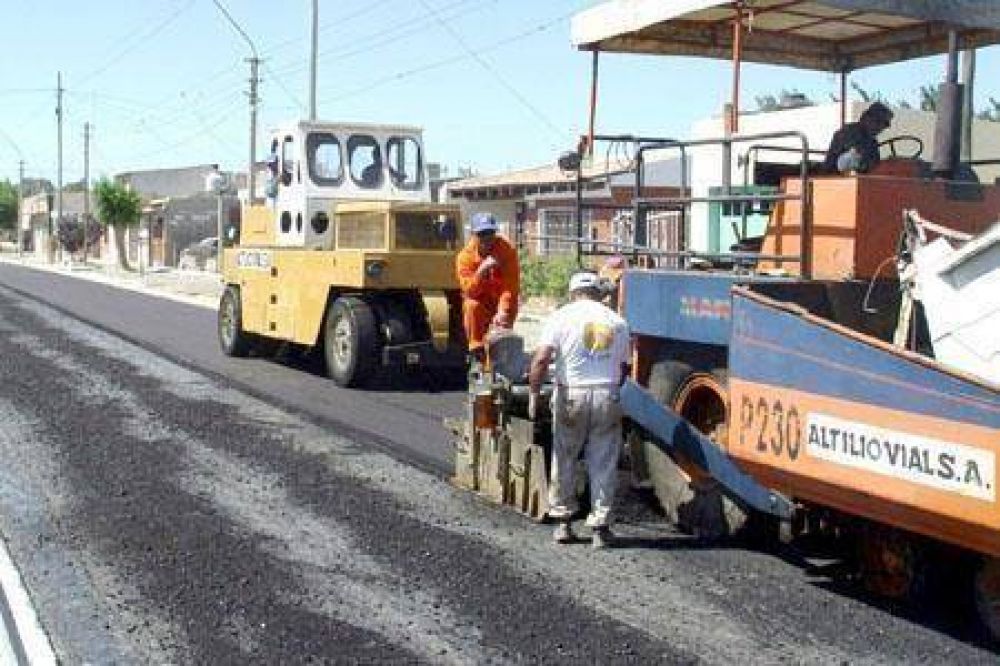Puerto Madryn: Se reactiv� la obra de pavimentaci�n de las 200 cuadras.
