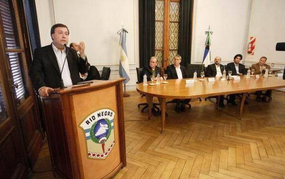  "La prioridad es abrir las escuelas el 28"