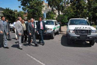 Incorporan camionetas 4x4 al �rea de Atenci�n Primaria de Salud 