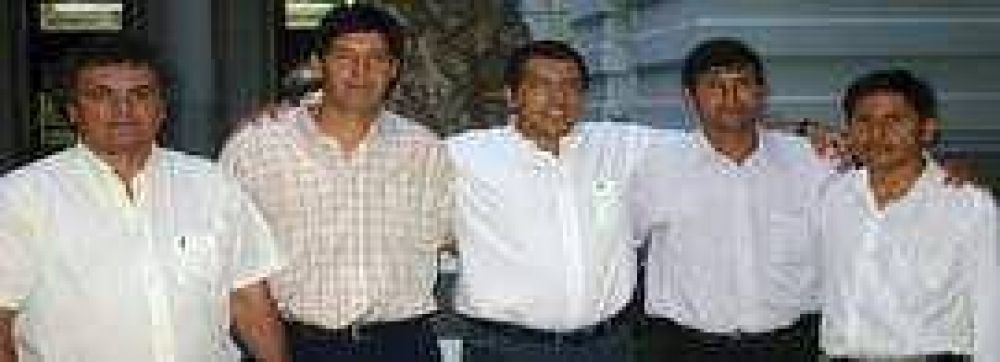 Barrionuevo se reuni� con funcionarios de Palma Sola 