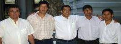 Barrionuevo se reuni� con funcionarios de Palma Sola 
