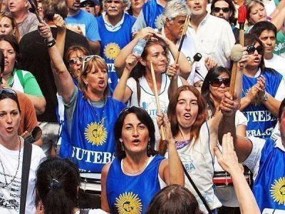 Docentes anticipan paritaria "dura" y amenazan con paros en la Provincia