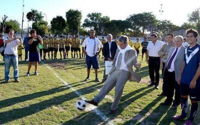 El Gobernador presenci� un amistoso de los juveniles de Velez Sarfield 