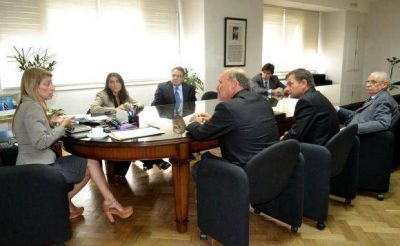 Debora Giorgi recibi� al ministro Lawson y Ercole Felippa, titular de la UIC