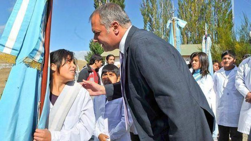 Cierran la Casa de Chubut en Par�s y reasignan esos fondos para escuelas