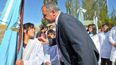 Cierran la Casa de Chubut en Par�s y reasignan esos fondos para escuelas
