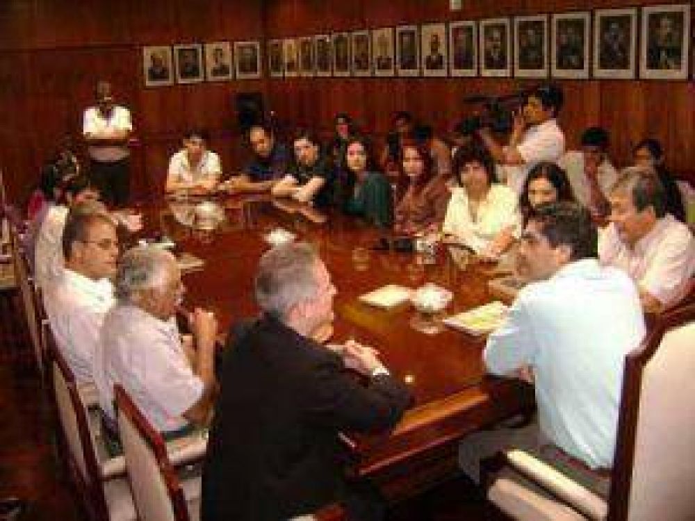 La delegaci�n de Cosqu�n, con el gobernador 