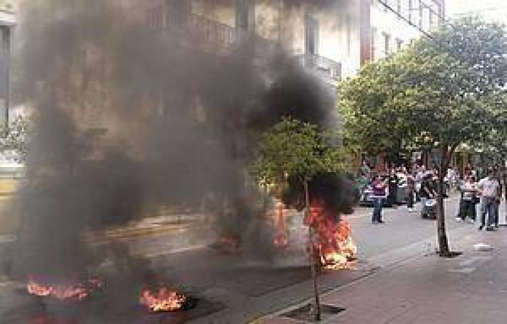  Arde la ciudad: Ponce enfrent� su primera manifestaci�n en contra