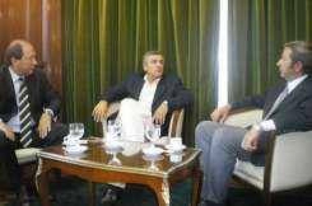 Presi�n opositora al Gobierno por la crisis