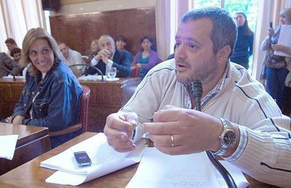 El radicalismo formaliz� su presentaci�n ante la Justicia por el aumento de tasas