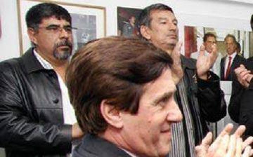 Lan�s: La CGT local at� la relaci�n con los intendentes a la l�nea que la Rosada baje a los ejecutivos
