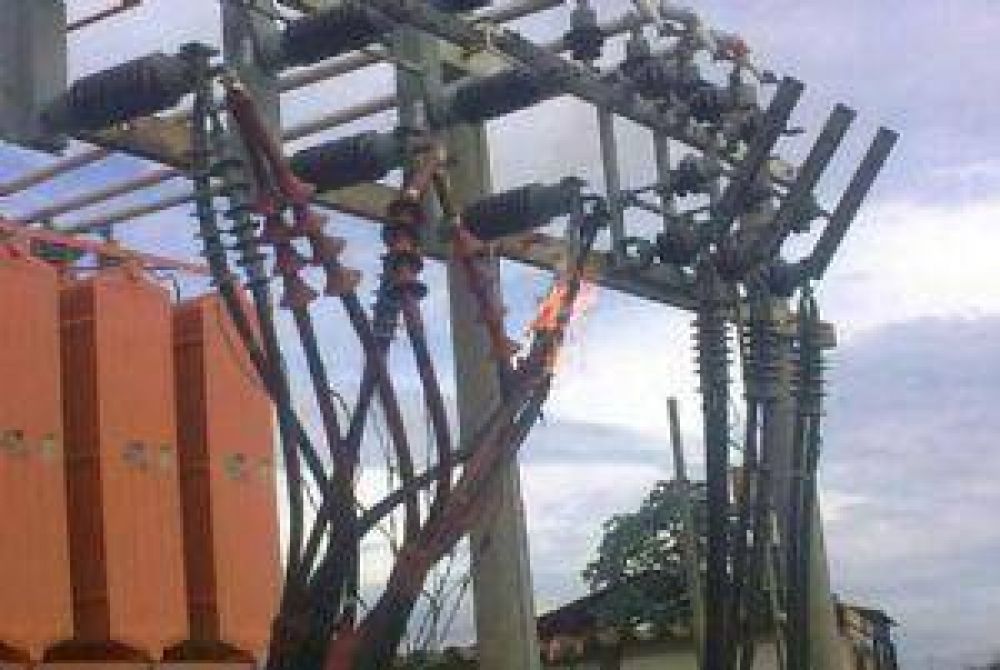 Un incendio en Santa Catalina dej� a 80 mil usuarios sin luz