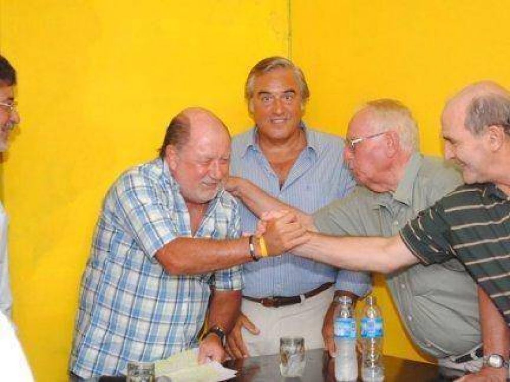 Busti se reuni� con militantes de la agrupaci�n 24 de junio