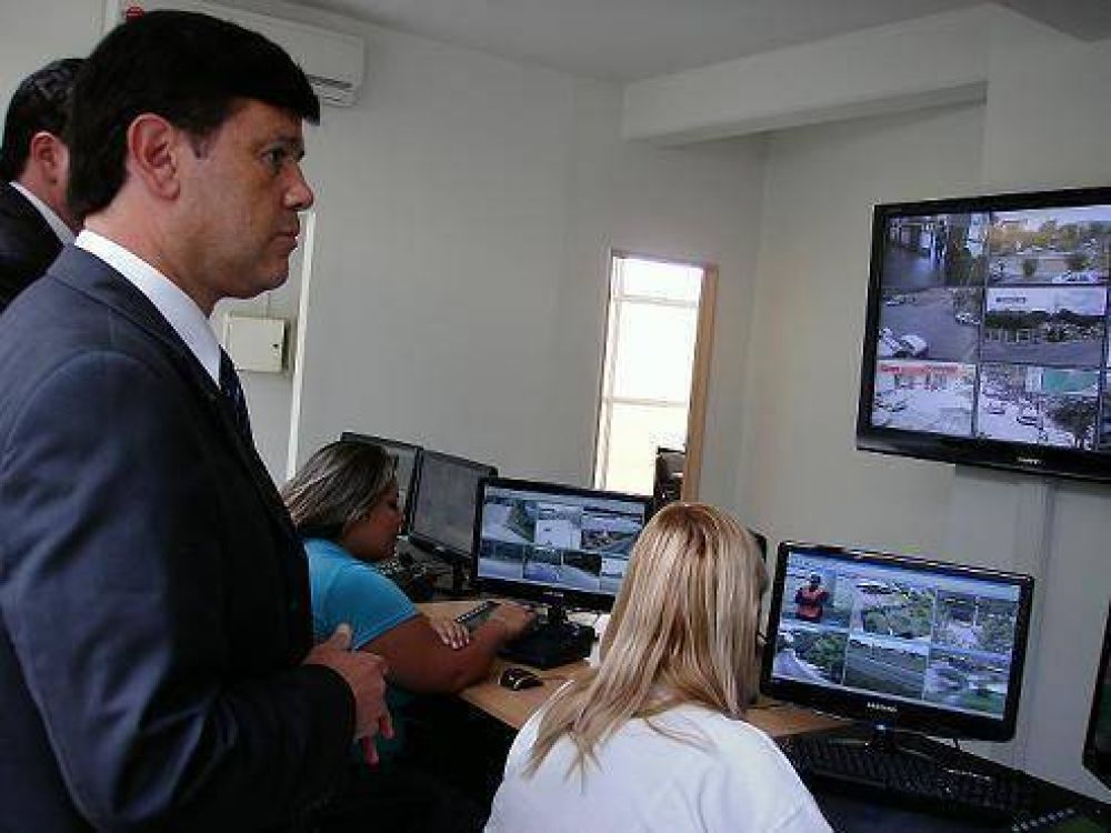 Realizan un relevamiento en el Centro de Control Operativo de las C�maras de Seguridad