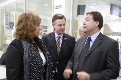 Weretilneck visita el Aeropuerto y el equipamiento anti ceniza