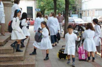 Directivos y docentes ya preparan guardapolvos