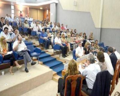 Autoridades tratan el proyecto de escuelas de jornada completa
