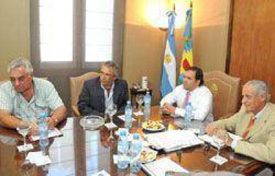 P�rez y Monz� se reunieron con intendentes de la Segunda Sec.