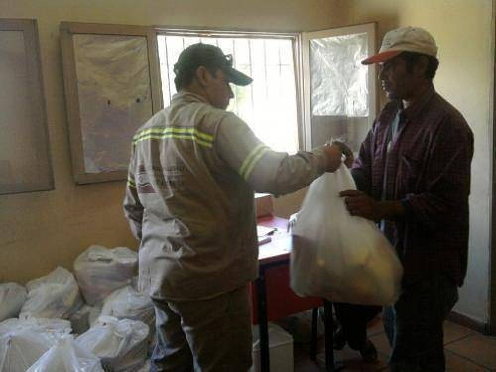 Entrega de m�dulos alimentarios a trabajadores