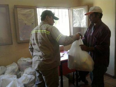 Entrega de m�dulos alimentarios a trabajadores