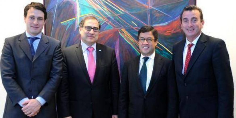 Paco termin� su gira por Estados Unidos "vendiendo" el proyecto del Trasandino