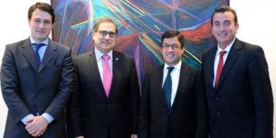 Paco termin� su gira por Estados Unidos "vendiendo" el proyecto del Trasandino