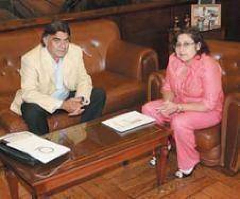 Reuni�n con Graciela Oca�a.