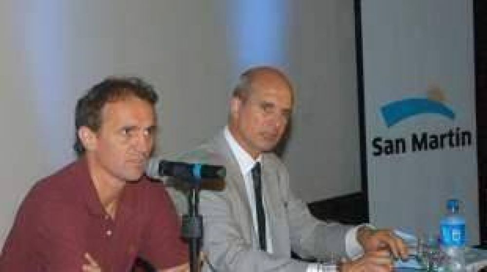 Katopodis particip� del homenaje a las v�ctimas del 3 de febrero de 2011 en Jos� Le�n Su�rez