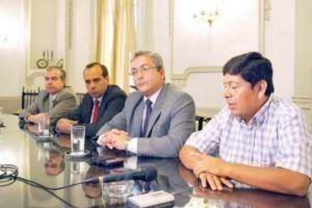 "Un Lote para cada familia.." el plan ya entreg� 1.300 lotes en Monterrico