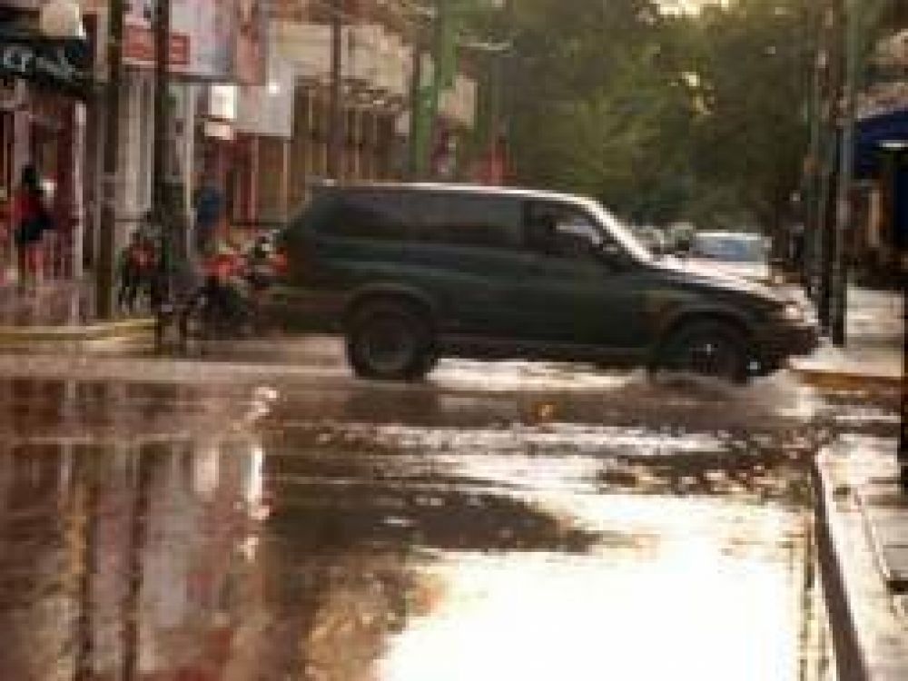 Z�rate: Temporal dej� calles anegadas y barrios inundados