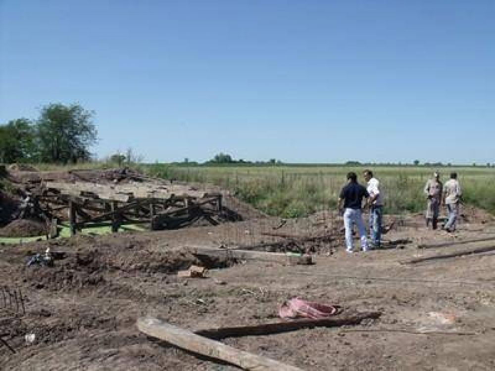 Contin�an las obras en el Puente Grasseti