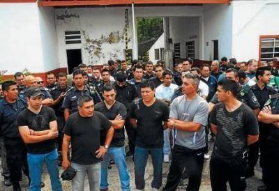 Scioli reincorpor� a polic�as apartados