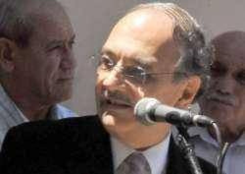 Ins�lito, proponen plebiscito para resolver la continuidad del vice 