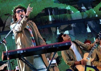 Charly Garc�a hizo delirar a una multitud en la playa
