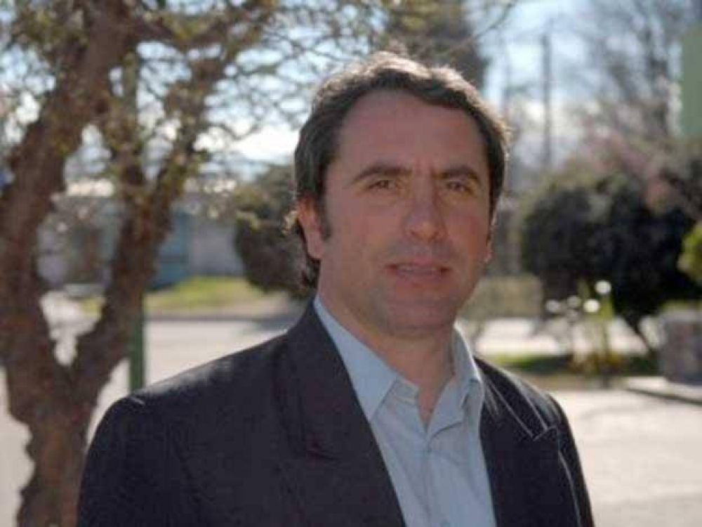 "Estoy esperando que fijen d�a para debatir sobre la miner�a"