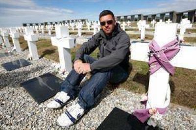 Los argentinos que viven en Malvinas, lejos del conflicto