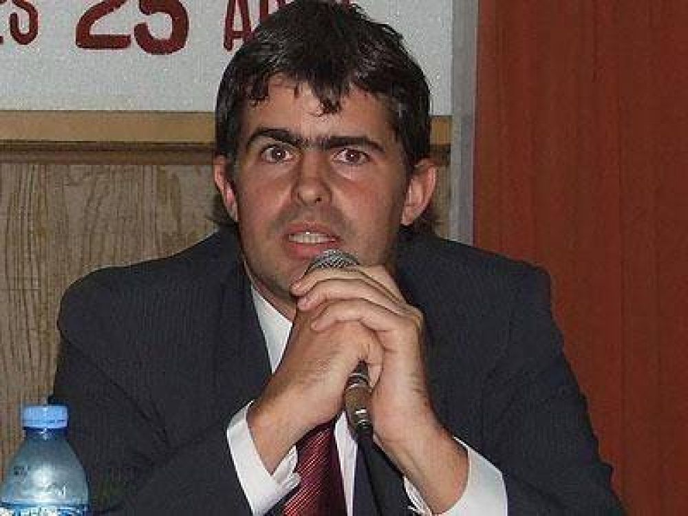 LANUS: Bursese asegur� que el interbloque es s�lo "estrategia local"