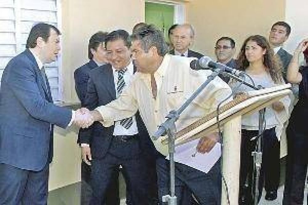 Zamora inicia en Clodomira el cronograma de entrega de viviendas en el interior