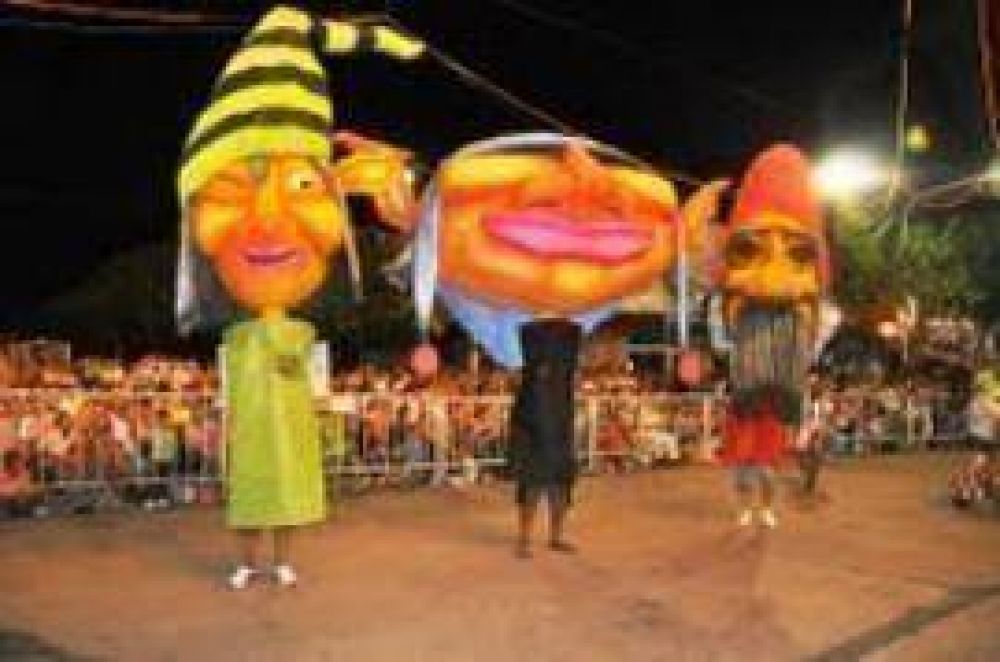 LINCOLN: Miles de personas asistieron el s�bado a los Carnavales Nacionales Artesanales