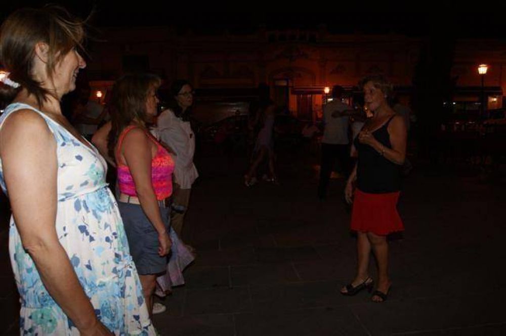 LUJ�N - IMPORTANTE CONVOCATORIA LOGRO EL ULTIMO VIERNES EL CICLO MILONGA EN LA PLAZA