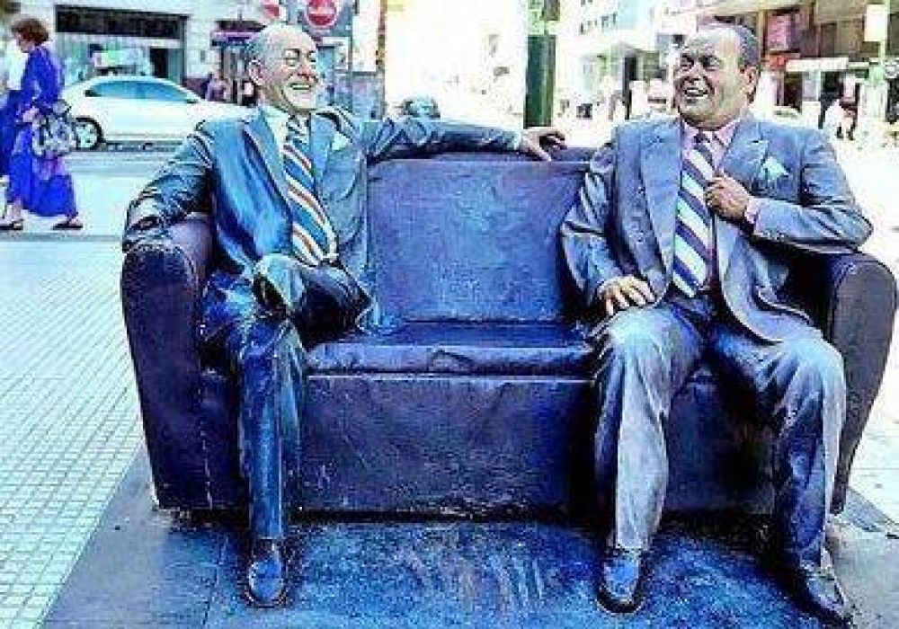 Rompieron la escultura de Alberto Olmedo y Javier Portales