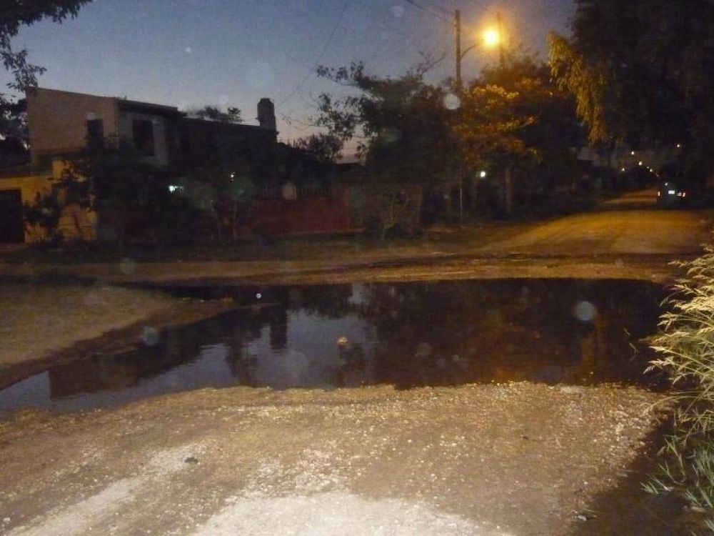 Ca�os de Obras Sanitarias pierden desde hace m�s de 2 a�os en Cerrito San Salvador