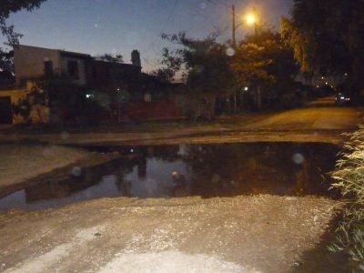 Ca�os de Obras Sanitarias pierden desde hace m�s de 2 a�os en Cerrito San Salvador