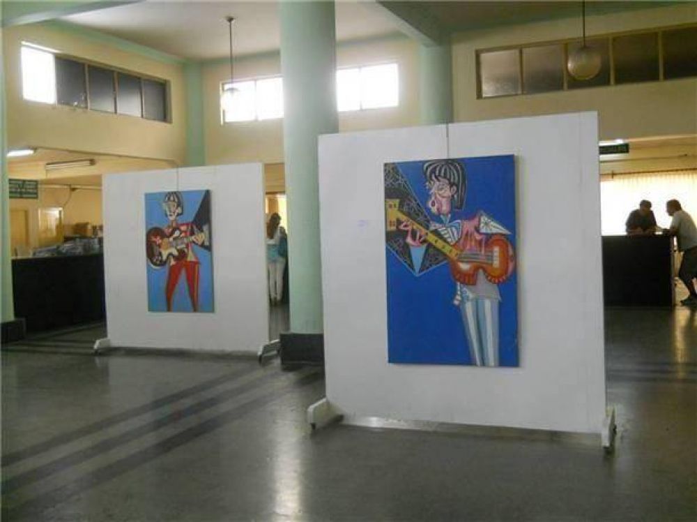 Contin�a abierta la exposici�n de retratos de Lucas Bonifacino