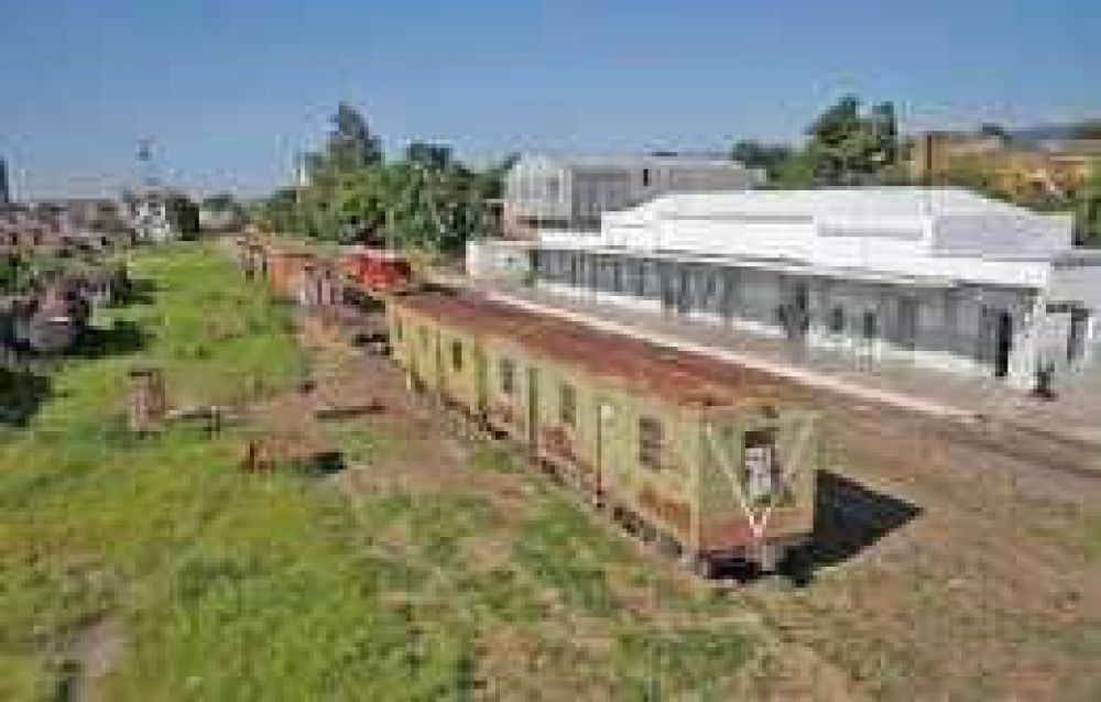 Los tafice�os siguen esperando la salida del tren