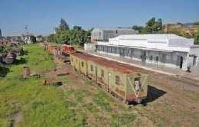 Los tafice�os siguen esperando la salida del tren