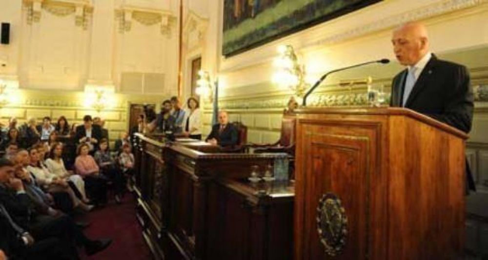 El gobierno avanza con aumentos de impuestos, sin apurar la reforma fiscal