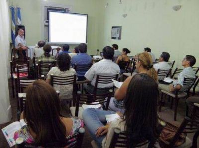 Municipales reciben capacitaci�n para pase a planta permanente